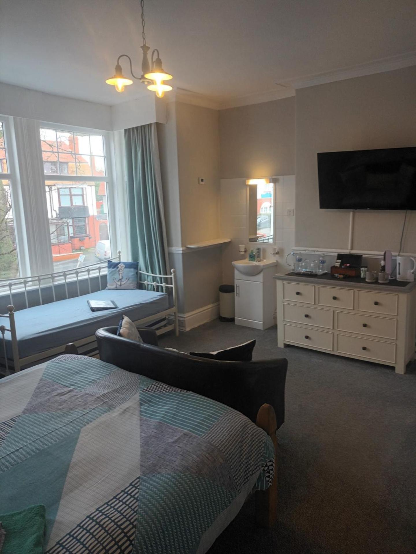 The Beaches 3* Scarborough
